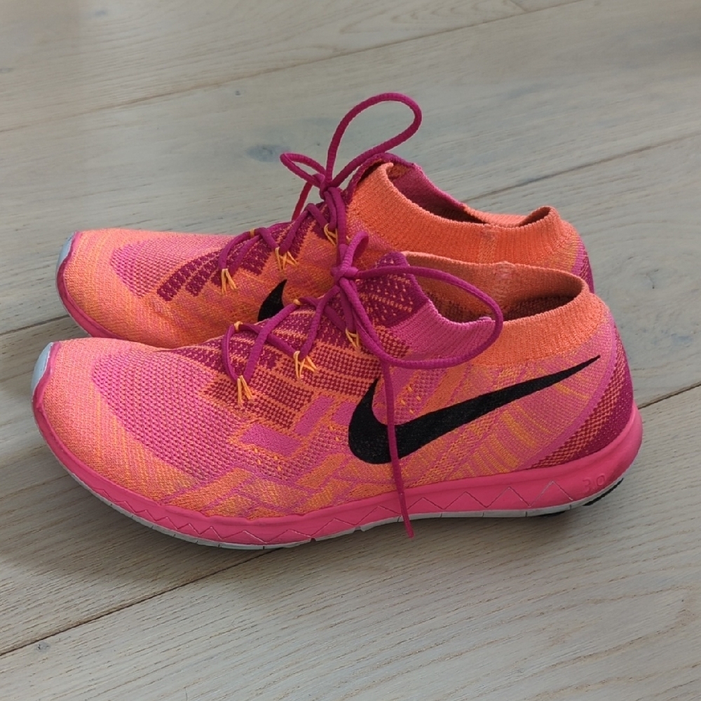 Nike Women's Pink Running Shoes - Picture 4 of 5